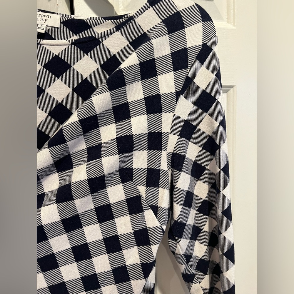 CROWN & IVY ๐ฟNavy & White Gingham Check Shirt w Rounded Neckline - Picture 4 of 7